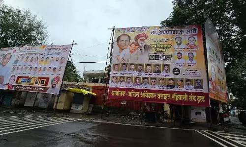 पुणे में अवैध फ्लेक्स बोर्ड लगे, निवासियों की आवाज दबाई जा रही