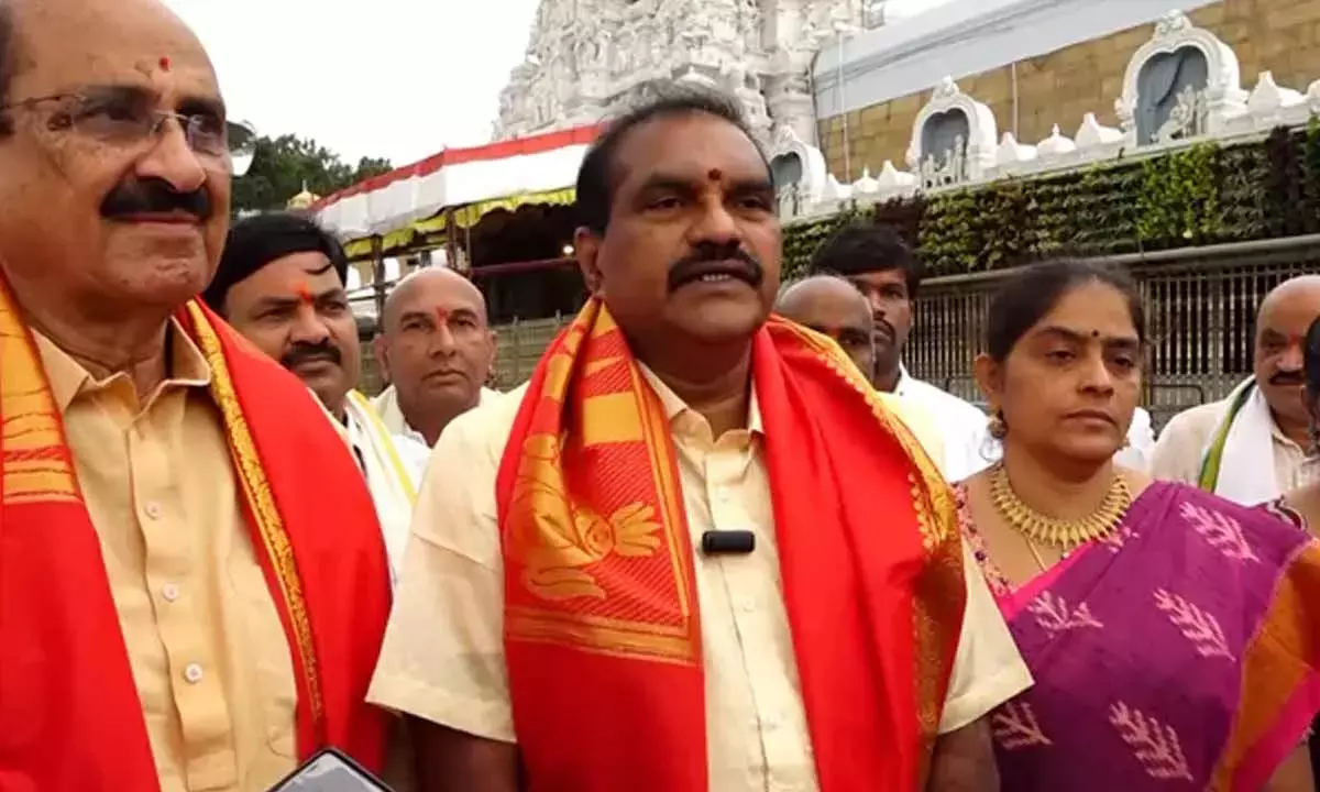 निम्माला रामानायडू ने तिरुमाला में प्रार्थना की, कहा कि अमरावती और पोलावरम के पूरा होने के लिए प्रार्थना की