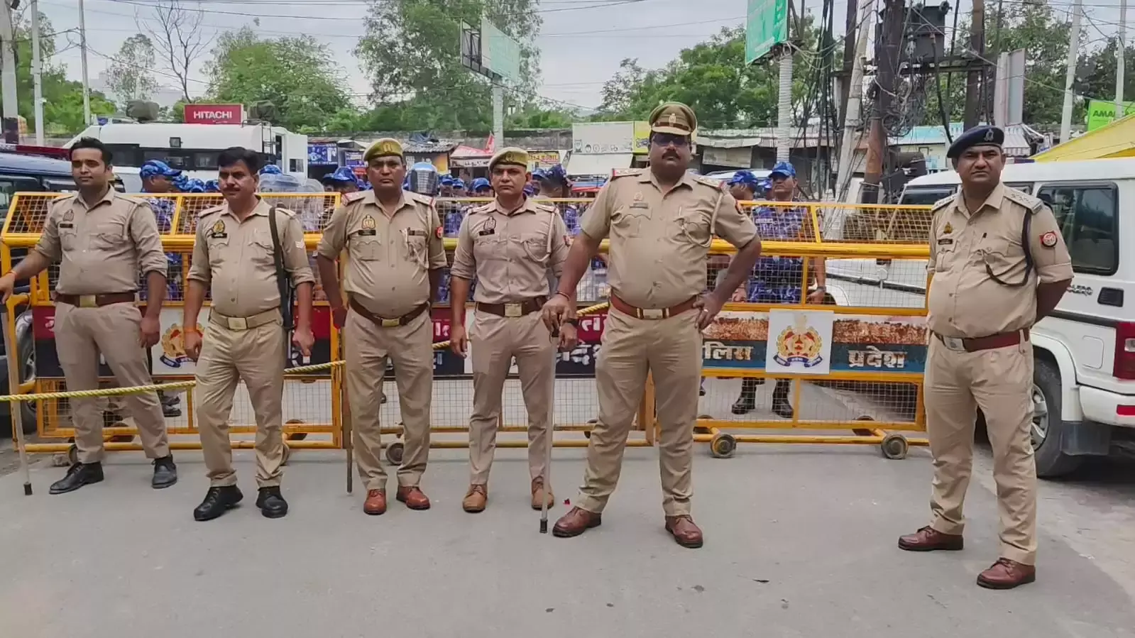 Moradabad: संभल में जलाभिषेक को निकले सैकड़ों शिवसैनिक हिरासत में Moradabad: संभल में जलाभिषेक को निकले सैकड़ों शिवसैनिक हिरासत में