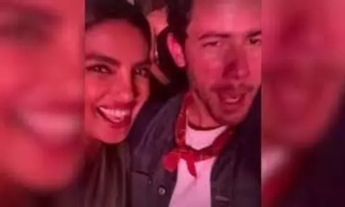 प्रियंका चोपड़ा और निक जोनास ने ब्लैकपिंक कॉन्सर्ट को बनाया यादगार प्रियंका चोपड़ा और निक जोनास ने ब्लैकपिंक कॉन्सर्ट को बनाया यादगार