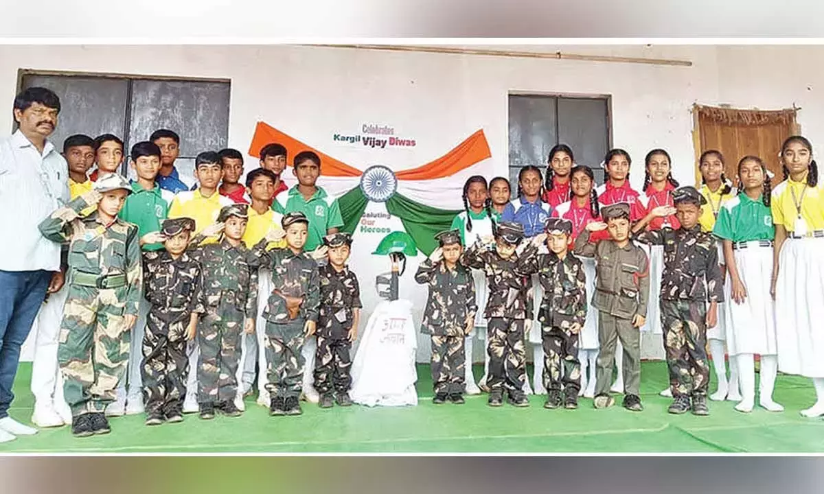 Telangana: नागभूषणम स्कूल में कारगिल विजय दिवस मनाया गया