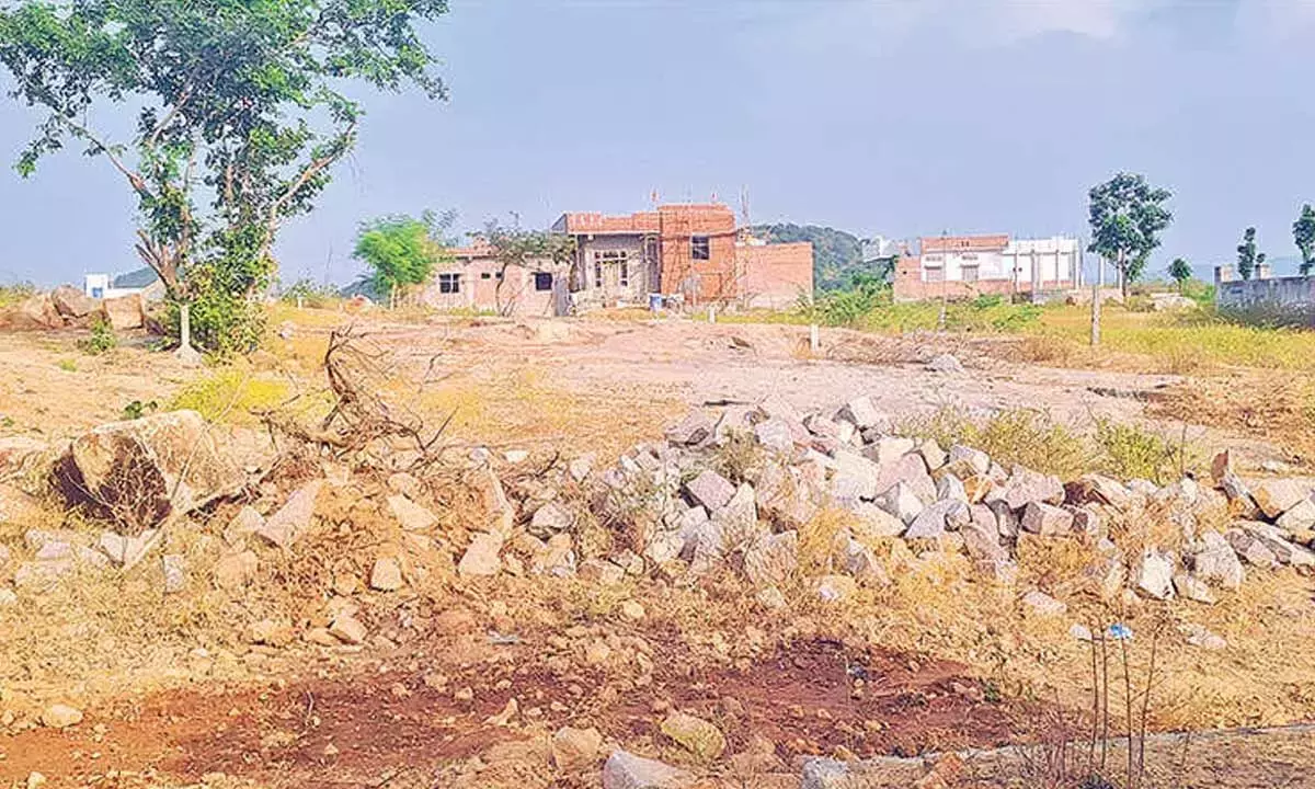 Telangana: सरकारी ज़मीनों पर अतिक्रमण बढ़ रहा है
