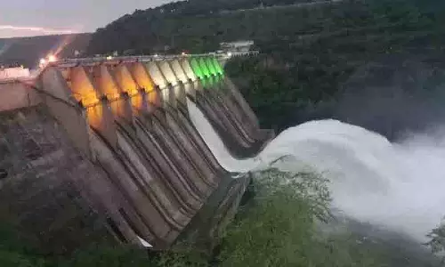 श्रीशैलम परियोजना में भारी प्रवाह श्रीशैलम परियोजना में भारी प्रवाह