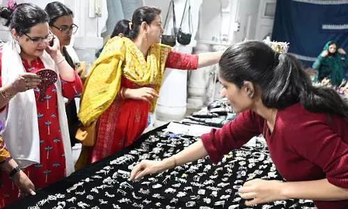 Bhopal : सावन मेले में 60 कारीगरों ने दिखाया हस्तशिल्प का हुनर Bhopal : सावन मेले में 60 कारीगरों ने दिखाया हस्तशिल्प का हुनर