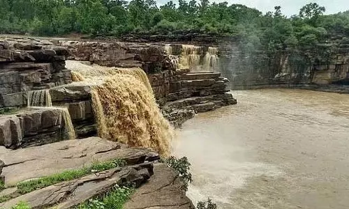 इस मानसून में मध्य प्रदेश के युवा अनजान जगहों का रुख कर रहे हैं