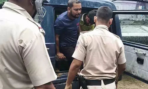 फर्जी वेबसाइट! 60 लाख से ज़्यादा की ठगी, मास्टरमाइंड गिरफ्तार फर्जी वेबसाइट! 60 लाख से ज़्यादा की ठगी, मास्टरमाइंड गिरफ्तार