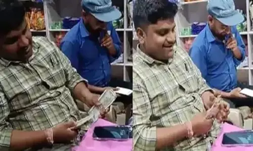 बिजली कनेक्शन के नाम पर 15 हजार की रिश्वत लेते JE का वीडियो वायरल