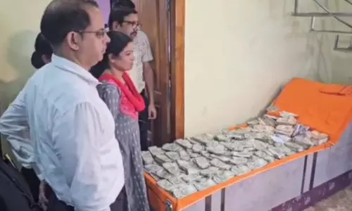 डिप्टी रेंजर के 6 ठिकानों पर विजिलेंस का छापा, डेढ़ करोड़ नगद और सोना-चांदी बरामद डिप्टी रेंजर के 6 ठिकानों पर विजिलेंस का छापा, डेढ़ करोड़ नगद और सोना-चांदी बरामद