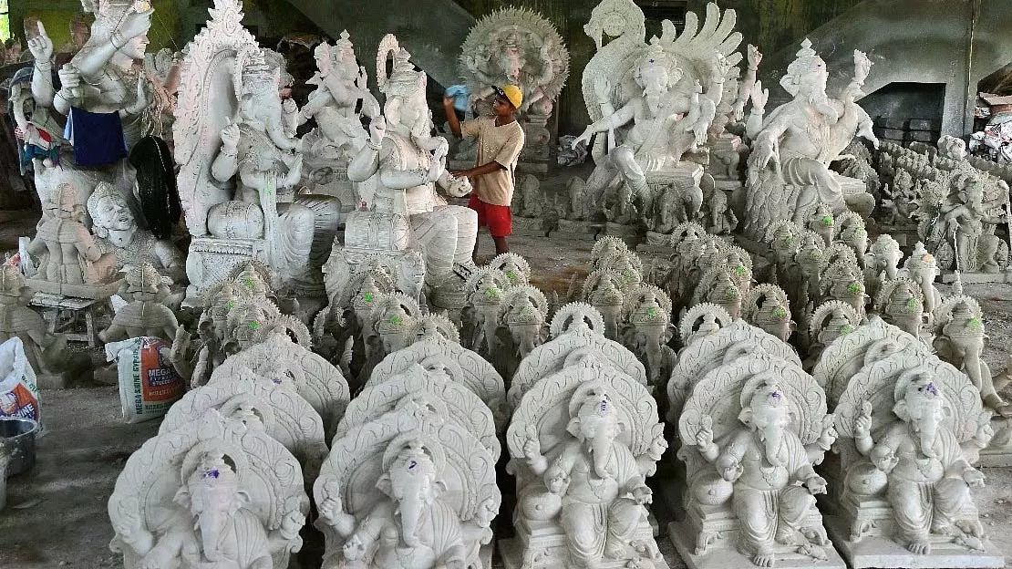 गणेशोत्सव में पर्यावरण के प्रति जागरूकता बढ़ाने की योजना गणेशोत्सव में पर्यावरण के प्रति जागरूकता बढ़ाने की योजना