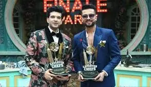 Laughter Chefs 2 Winner: एल्विश यादव और करण कुंद्रा बने चैंपियन, भरत सिंह के शो में ये जोड़ी रही रनर अप Laughter Chefs 2 Winner: एल्विश यादव और करण कुंद्रा बने चैंपियन, भरत सिंह के शो में ये जोड़ी रही रनर अप