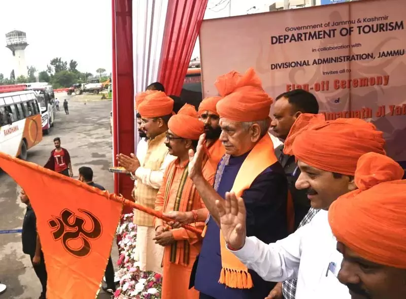 1,000+ तीर्थयात्रियों ने बूढ़ा अमरनाथ यात्रा की शुरुआत, एलजी ने जत्थे को हरी झंडी दिखाई 1,000+ तीर्थयात्रियों ने बूढ़ा अमरनाथ यात्रा की शुरुआत, एलजी ने जत्थे को हरी झंडी दिखाई
