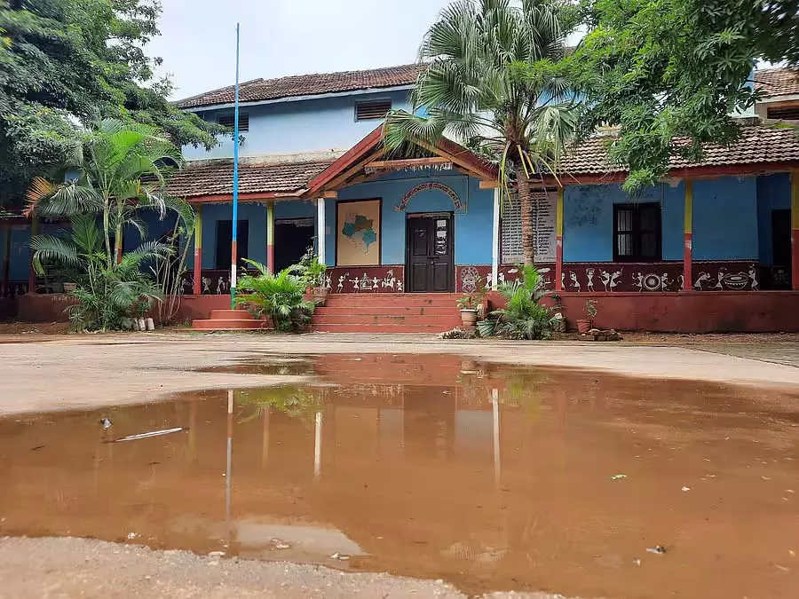 Haveri : सौ साल पुराना नगरपालिका स्कूल, जहाँ गांधीजी गए थे, सोरुतिहुडु में है Haveri : सौ साल पुराना नगरपालिका स्कूल, जहाँ गांधीजी गए थे, सोरुतिहुडु में है