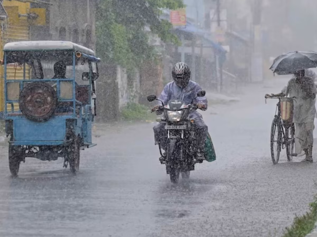 Patna: झमाझम बारिश से राहत, पर जलभराव ने रोकी रफ्तार Patna: झमाझम बारिश से राहत, पर जलभराव ने रोकी रफ्तार