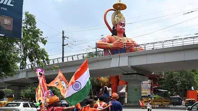 कांवड़ यात्रा: तीर्थयात्रा और नागरिक जीवन का संतुलन कांवड़ यात्रा: तीर्थयात्रा और नागरिक जीवन का संतुलन