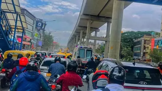बेंगलुरु आउटर रिंग रोड पर भीड़ कम करने के लिए नए ट्रैफिक प्रतिबंध लागू बेंगलुरु आउटर रिंग रोड पर भीड़ कम करने के लिए नए ट्रैफिक प्रतिबंध लागू
