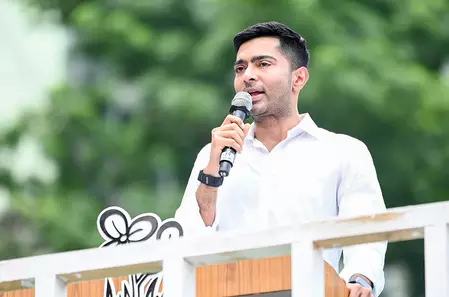 जीत की ट्रॉफी सिर्फ पीओके, क्रिकेट मैदान में नहीं एलओसी पर हो पाकिस्तान से मुकाबला : अभिषेक बनर्जी जीत की ट्रॉफी सिर्फ पीओके, क्रिकेट मैदान में नहीं एलओसी पर हो पाकिस्तान से मुकाबला : अभिषेक बनर्जी