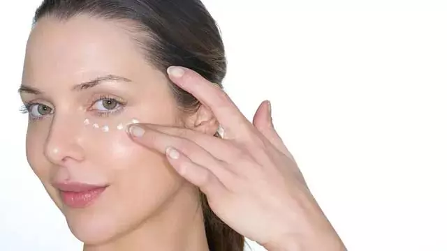 मॉइस्चराइज़र के फायदे तैलीय त्वचा के लिए मॉइस्चराइज़र के फायदे तैलीय त्वचा के लिए