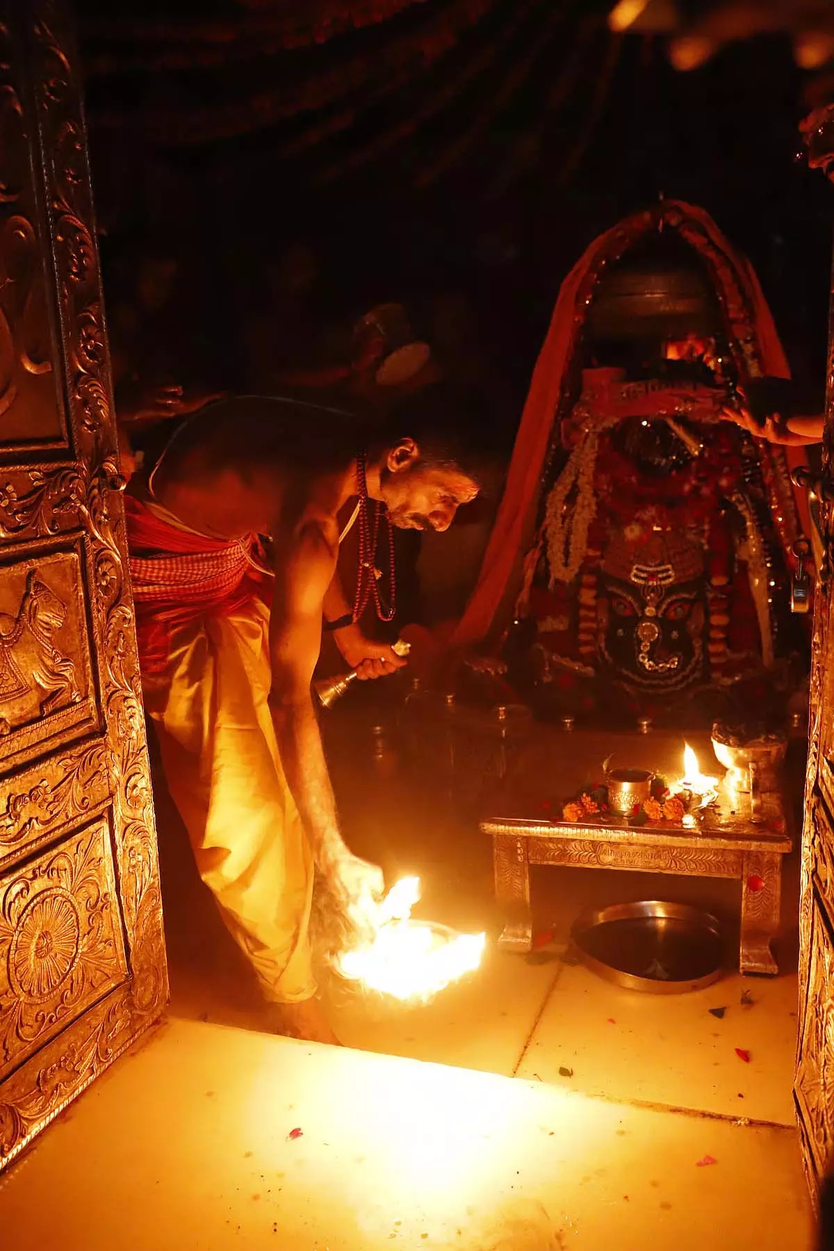 तीसरा सावन सोमवार 2025: महाकाल ने भगवान गणेश अवतार का शृंगार किया, हजारों की भीड़ मंदिर में तीसरा सावन सोमवार 2025: महाकाल ने भगवान गणेश अवतार का शृंगार किया, हजारों की भीड़ मंदिर में
