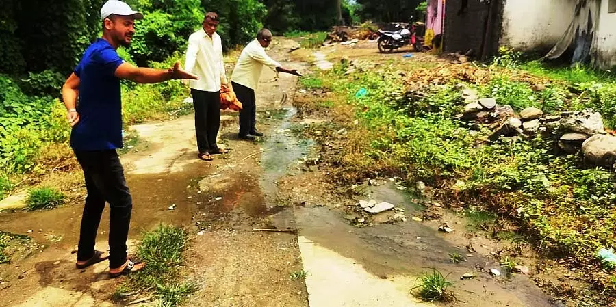 बुनियादी ढांचे की मृगतृष्णा: ग्रामीणों को महामारी का डर बुनियादी ढांचे की मृगतृष्णा: ग्रामीणों को महामारी का डर