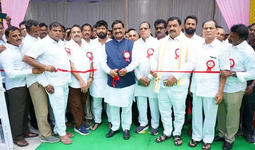 Telangana पोल्ट्री फेडरेशन ने पेड्डा अंबरपेट में कल्ल बर्ड सिंगल विंडो सुविधा शुरू की Telangana पोल्ट्री फेडरेशन ने पेड्डा अंबरपेट में कल्ल बर्ड सिंगल विंडो सुविधा शुरू की