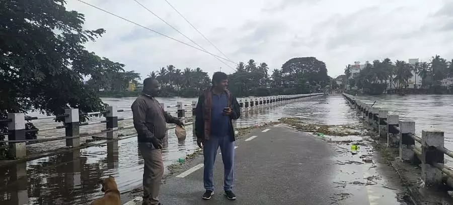 Bhadravati : नया पुल डूबा Bhadravati : नया पुल डूबा