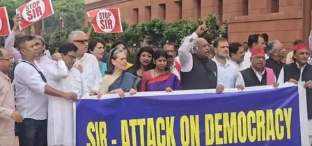 बिहार में एसआईआर के जरिए वोटिंग का अधिकार छीनने की साजिश : खड़गे बिहार में एसआईआर के जरिए वोटिंग का अधिकार छीनने की साजिश : खड़गे