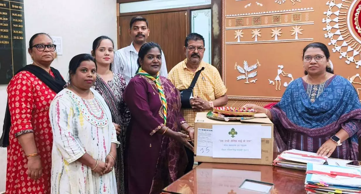 भारत स्काउट गाइड की छात्राओं ने भेजा एक राखी सैनिक भाइयों के नाम पर भारत स्काउट गाइड की छात्राओं ने भेजा एक राखी सैनिक भाइयों के नाम पर