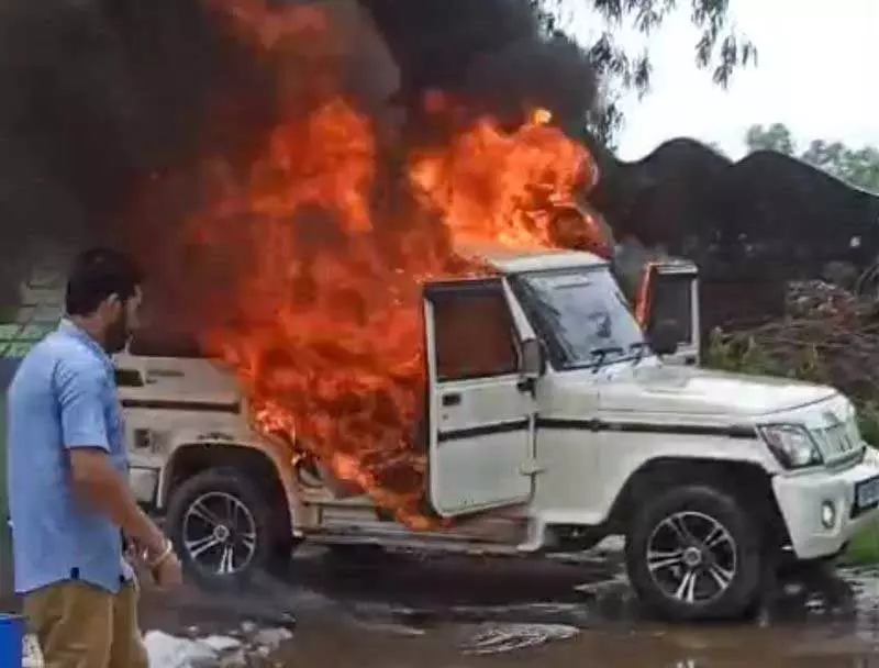 कपूरथला में SUV में आग लगने से चालक बाल-बाल बचा कपूरथला में SUV में आग लगने से चालक बाल-बाल बचा