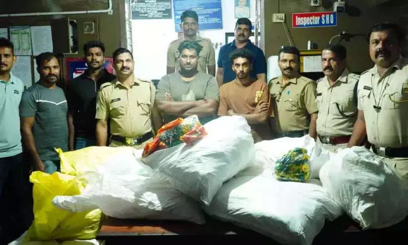 Kerala : तंबाकू उत्पादों के साथ दो गिरफ्तार Kerala : तंबाकू उत्पादों के साथ दो गिरफ्तार