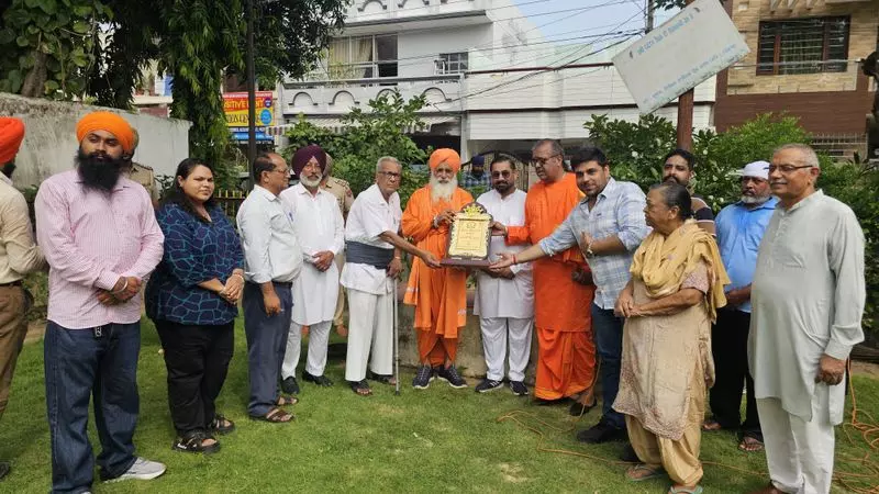 Seechewal ने काली बेईं को साफ करने का संकल्प लिया, कपूरथला में पर्यावरण और किसान मुद्दों को संबोधित किया Seechewal ने काली बेईं को साफ करने का संकल्प लिया, कपूरथला में पर्यावरण और किसान मुद्दों को संबोधित किया