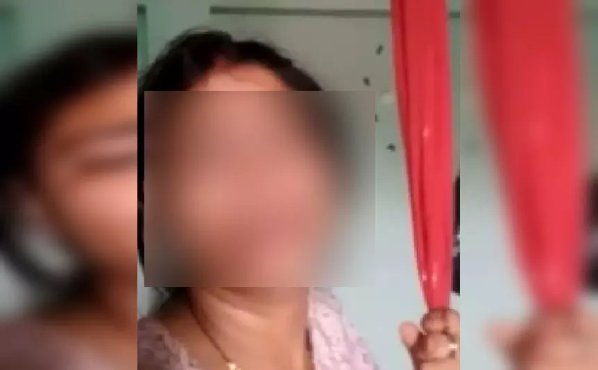 सिपाही की पत्नी ने खत्म की जिंदगी...सोशल मीडिया में बताया दर्द सिपाही की पत्नी ने खत्म की जिंदगी...सोशल मीडिया में बताया दर्द
