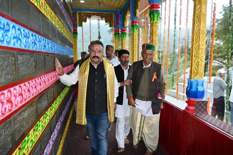 Minister ने अधिकारियों को सेब सीजन के दौरान उचित सड़क संपर्क सुनिश्चित करने का निर्देश दिया Minister ने अधिकारियों को सेब सीजन के दौरान उचित सड़क संपर्क सुनिश्चित करने का निर्देश दिया