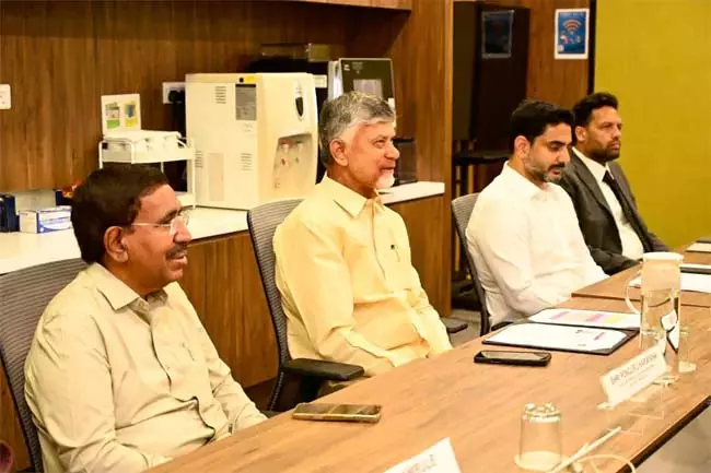 आवास परियोजनाओं में आंध्र प्रदेश को साझेदारों की जरूरत: चंद्रबाबू ने सिंगापुर के अधिकारियों से की बात आवास परियोजनाओं में आंध्र प्रदेश को साझेदारों की जरूरत: चंद्रबाबू ने सिंगापुर के अधिकारियों से की बात