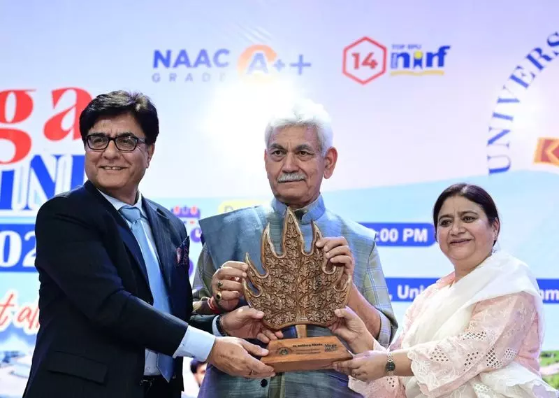केंद्र शासित प्रदेश की शिक्षा प्रणाली को मजबूत करें, LG सिन्हा ने कश्मीर विश्वविद्यालय के पूर्व छात्रों से कहा केंद्र शासित प्रदेश की शिक्षा प्रणाली को मजबूत करें, LG सिन्हा ने कश्मीर विश्वविद्यालय के पूर्व छात्रों से कहा