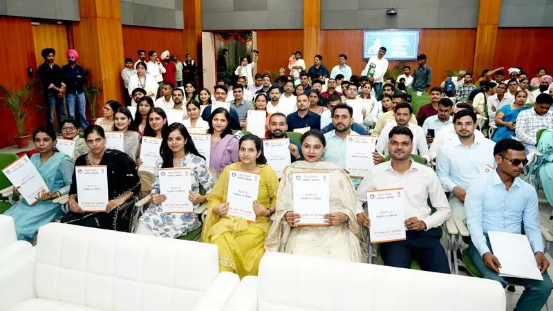 Chandigarh के शिक्षकों को शीर्ष अधिकारियों से जोड़ने के लिए व्हाट्सएप चैनल Chandigarh के शिक्षकों को शीर्ष अधिकारियों से जोड़ने के लिए व्हाट्सएप चैनल