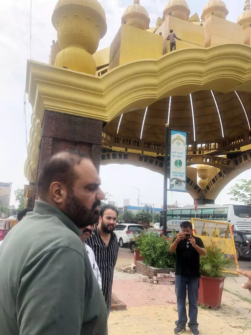 Amritsar MC आयुक्त ने प्रमुख शहरी सौंदर्यीकरण कार्यों का निरीक्षण किया Amritsar MC आयुक्त ने प्रमुख शहरी सौंदर्यीकरण कार्यों का निरीक्षण किया