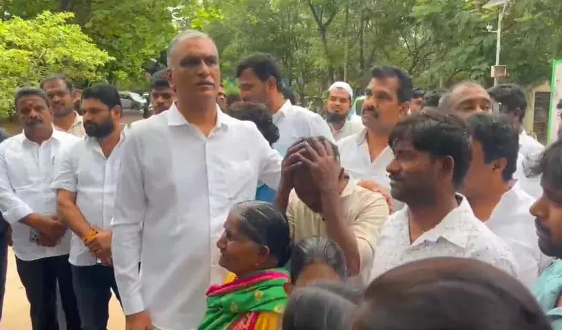 Harish Rao ने सिगाछी त्रासदी को लेकर कांग्रेस सरकार पर निशाना साधा, पीड़ितों को तत्काल राहत देने की मांग की Harish Rao ने सिगाछी त्रासदी को लेकर कांग्रेस सरकार पर निशाना साधा, पीड़ितों को तत्काल राहत देने की मांग की
