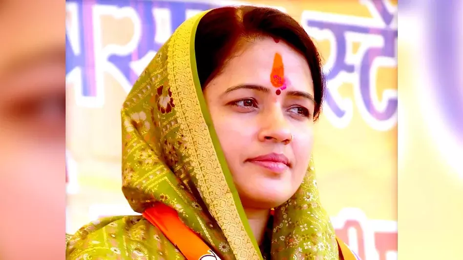Bhopal: डिंपल यादव पर टिप्पणी, रीति पाठक ने अखिलेश को घेरा Bhopal: डिंपल यादव पर टिप्पणी, रीति पाठक ने अखिलेश को घेरा