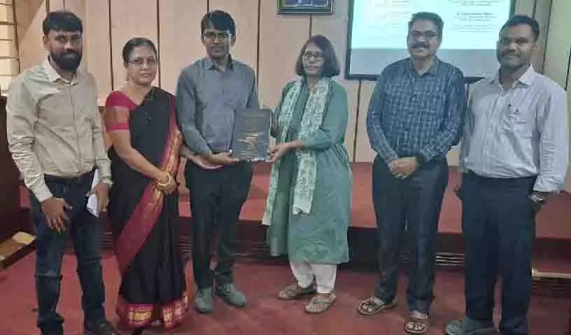 Nalgonda जिला खाद्य सुरक्षा अधिकारी शिवशंकर रेड्डी को ओयू डॉक्टरेट की उपाधि मिली Nalgonda जिला खाद्य सुरक्षा अधिकारी शिवशंकर रेड्डी को ओयू डॉक्टरेट की उपाधि मिली