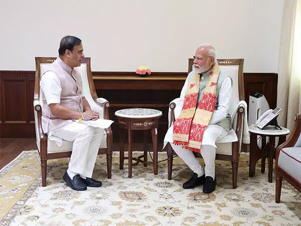 असम के CM सरमा ने पीएम मोदी से की मुलाकात असम के CM सरमा ने पीएम मोदी से की मुलाकात