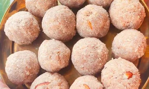 Makhana Laddu: व्रत के लिए बेहतरीन विकल्प और किसी तोहफे से कम नहीं Makhana Laddu: व्रत के लिए बेहतरीन विकल्प और किसी तोहफे से कम नहीं