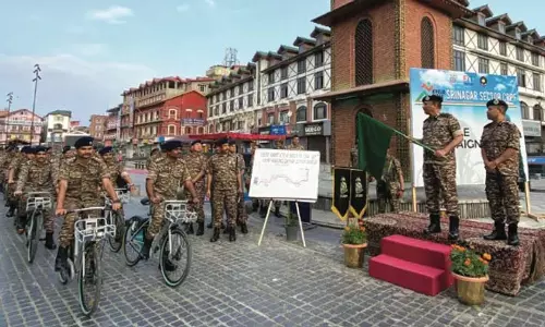 सीआरपीएफ ने लाल चौक से एसकेआईसीसी तक साइकिल रेस का आयोजन किया