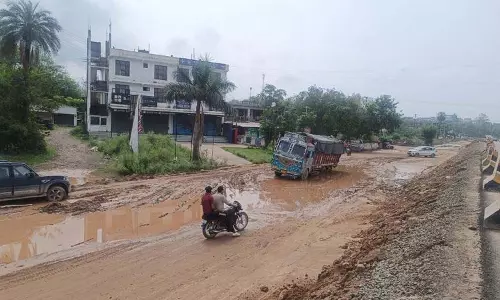 बद्दी-नालागढ़ सड़क यात्रियों के लिए दुःस्वप्न बनी बद्दी-नालागढ़ सड़क यात्रियों के लिए दुःस्वप्न बनी