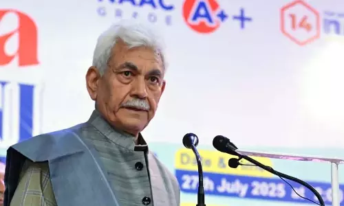 एलजी मनोज सिन्हा ने कश्मीर विश्वविद्यालय एलुमनाई सम्मेलन को किया संबोधित