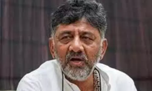 उपमुख्यमंत्री का सवाल: पुलिसकर्मियों को सादे कपड़ों में घूमने की अनुमति किसने दी?