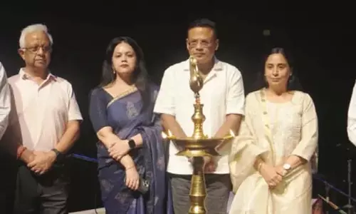 टैगोर थिएटर में कारगिल शहीदों को संगीतमय श्रद्धांजलि आयोजित की गई टैगोर थिएटर में कारगिल शहीदों को संगीतमय श्रद्धांजलि आयोजित की गई