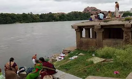 तुंगभद्रा जलाशय से 1,00,000 क्यूसेक पानी छोड़ा गया: हम्पी के स्मारक जलमग्न तुंगभद्रा जलाशय से 1,00,000 क्यूसेक पानी छोड़ा गया: हम्पी के स्मारक जलमग्न