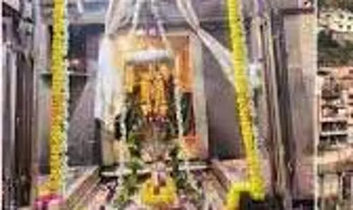 MP News: ओंकारेश्वर में दिखा आस्था का सैलाब, बोल बम के जयकारों से गूंज रही भगवान शिव की नगरी