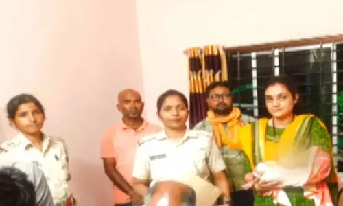 मानव तस्करी का मामला, ओडिशा में बेची गई बच्ची को पुलिस ने सुरक्षित बचाया मानव तस्करी का मामला, ओडिशा में बेची गई बच्ची को पुलिस ने सुरक्षित बचाया