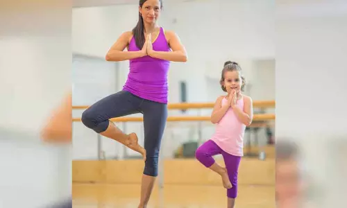 Yoga Tips: इस जानलेवा बीमारी के खतरे को कम करता है योग, नियमित अभ्यास की बनाएं आदत Yoga Tips: इस जानलेवा बीमारी के खतरे को कम करता है योग, नियमित अभ्यास की बनाएं आदत